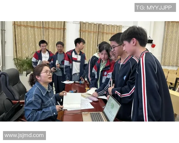 杨秀英独家揭秘：深入解析足球技巧与比赛心得分享